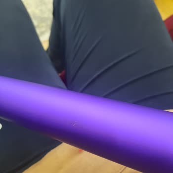 Dyson Nazik Kullanımda Bile Çizilen Boru, Anlamsız Soyulan Süngerler.