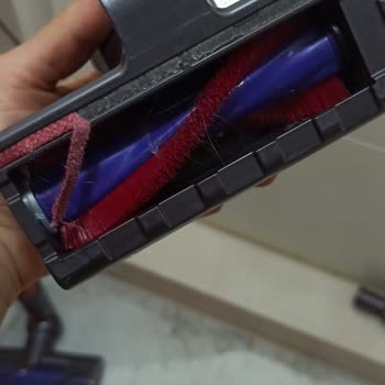 Dyson V10 Absolute Elektrik Süpürge Aksesuar Sorunu Hk.