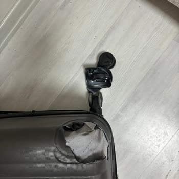 Aras Turizm Valizimi Kırdı. Bu Firmadan Şikayetçiyim.