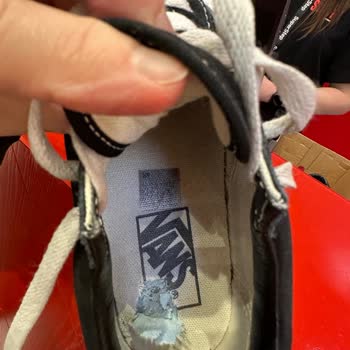 Vans Ayakkabı Vans Spor Ayakkabı Taban İçinde Kısa Sürede Oluşan Yırtılma
