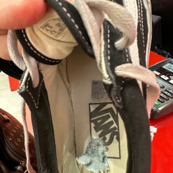 Vans Ayakkabı Vans Spor Ayakkabı Taban İçinde Kısa Sürede Oluşan Yırtılma