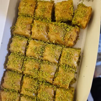 Alimoğlu Baklava İçinde Karıncalar Dolu