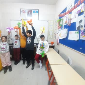 Milli Eğitim Bakanlığı (MEB) Çocuklarımız Egitim Görmüyorlar Lar Lütfen İlgilenin