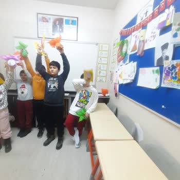 Milli Eğitim Bakanlığı (MEB) Çocuklarımız Egitim Görmüyorlar Lar Lütfen İlgilenin