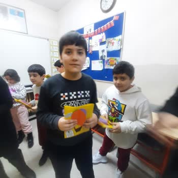 Milli Eğitim Bakanlığı (MEB) Çocuklarımız Egitim Görmüyorlar Lar Lütfen İlgilenin
