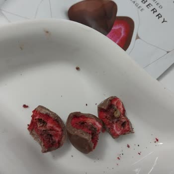 Patiswiss Çilek Draje Kurtlu Çıktı