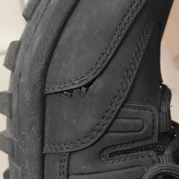 Kinetix Kartondan Ayakkabı Yapmış