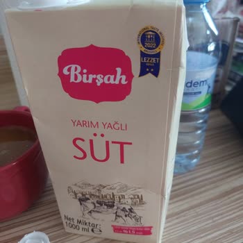 A101 Birşah Bozuk Süt. Kullanma Tarihi Geçmedi.