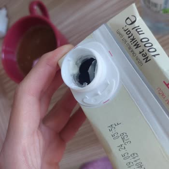 A101 Birşah Bozuk Süt. Kullanma Tarihi Geçmedi.