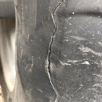 Michelin Marka Traktör Lastiği Yanlardan Açıldı Daha 1 Yıl Olmuşken