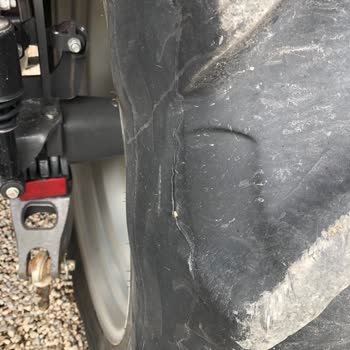 Michelin Marka Traktör Lastiği Yanlardan Açıldı Daha 1 Yıl Olmuşken