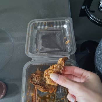 Gülümoğlu Baklava & Restaurant Gülümoğlu Gönderilen Dolmalara Bakin