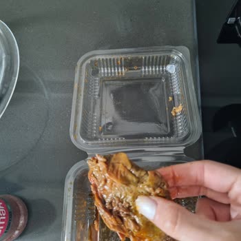 Gülümoğlu Baklava & Restaurant Gülümoğlu Gönderilen Dolmalara Bakin