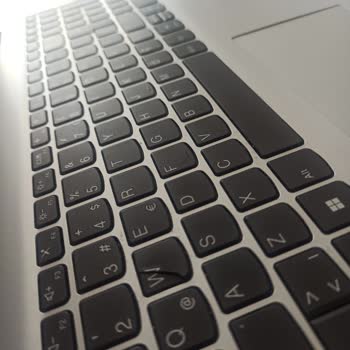 Tuşu Kırılabilen Lenovo Bilgisayar