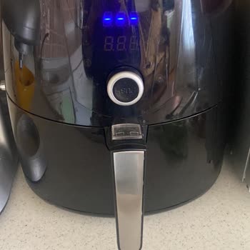 Kumtel Airfryer Yapıştırıyor Çizildi Haznesi