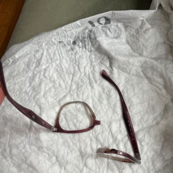 Defective Ray-Ban: Eyewear Quality Disappointment