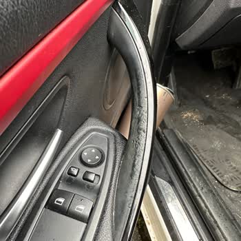 BMW İç Kapı Kolları Eriyor