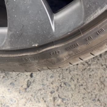 Tesla Model Y Performance Pirelli Lastikte Baloncuk