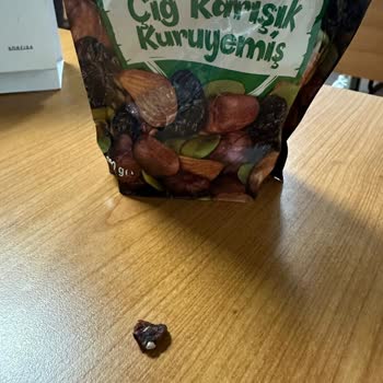 Migros Marka Çerezden Metal Cisim Çıktı