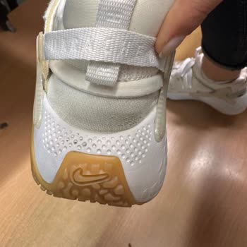 Nike Ayakkabı Çok Çabuk Yırtıldı