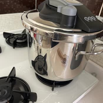 Karaca Züccaciye Düdüklü Tencere Paslanmış Durumda