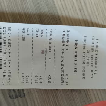 BİM Tombik Sucuk Demire Benzer Parça Çıktı