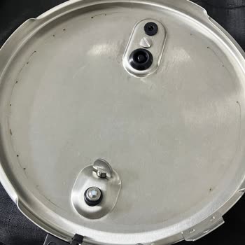 Fissler Green Düdüklü Kapağında Birkaç Kullanım Sonrası Pas Lekeleri