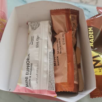 Magnum Açık Paket İçinde Yarım Dondurma