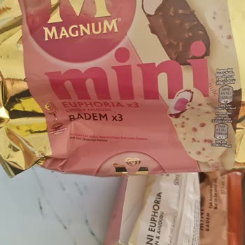 Magnum Açık Paket İçinde Yarım Dondurma