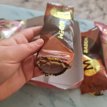 Magnum Açık Paket İçinde Yarım Dondurma