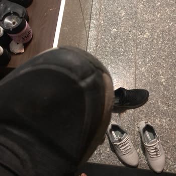Skechers'ın Pahalı Ama Kalitesiz Ayakkabıları