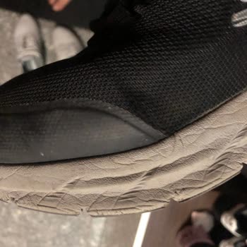Skechers'ın Pahalı Ama Kalitesiz Ayakkabıları