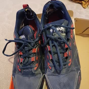 FLO Ayakkabı FLO Kendi Kendine Topuğu Çöküp Yırtılan Ayakkabıyı Değişmiyor