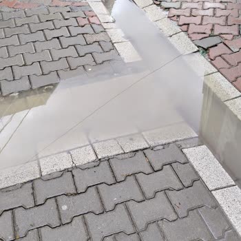 Esenyurt Belediyesi Yenikent Mahallesi'nde Çöken Kaldırımların Durumu