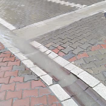 Esenyurt Belediyesi Yenikent Mahallesi'nde Çöken Kaldırımların Durumu