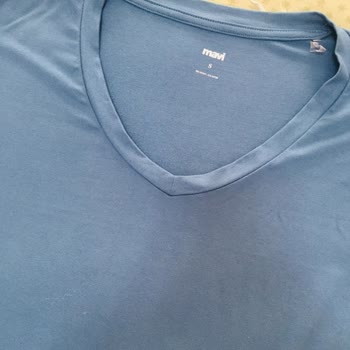 Mavi 1 Kez Giyimde Olan Lekeler, Kabarma, Yıkamaya Rağmen Geçmemiş