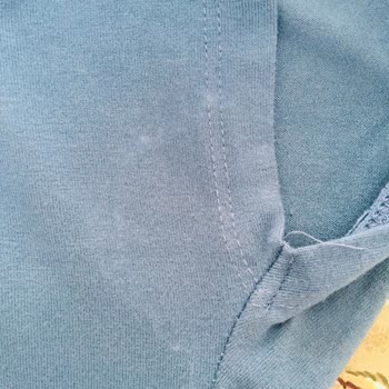 Mavi 1 Kez Giyimde Olan Lekeler, Kabarma, Yıkamaya Rağmen Geçmemiş