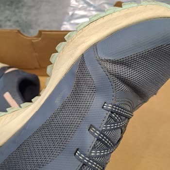 Skechers Ayakkabı Kenarları Açıldı.
