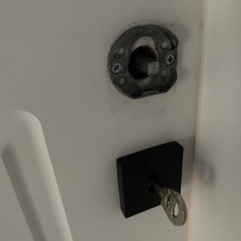 Variodor Kapı Süpürgelikleri Tutmuyor Kapı Kolları Yerinden Çıkıyor