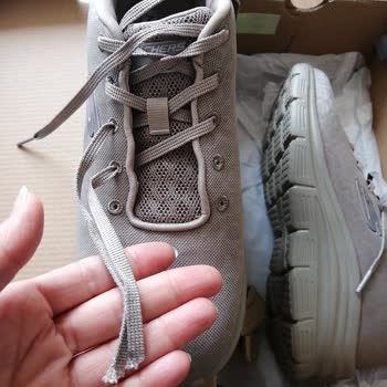 Skechers Ayakkabı Bağcığı Hiçbir Yerde Yok!