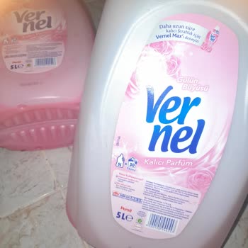 Vernel Çamaşırlarda Renk Yapıyor Ve Yumuşatmıyor.