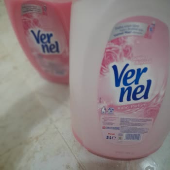 Vernel Çamaşırlarda Renk Yapıyor Ve Yumuşatmıyor.