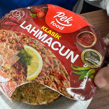 PekFood Lahmacundan Böcek Çıktı