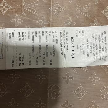 Massimo Dutti'de Fatura Farkı: İstenmeyen Fular Ücreti