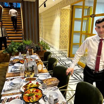 Meşhur Gülçimen Aspava Ünlü Restoranda Hijyenik Olmayan Masa Düzenlemesi