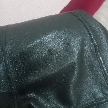 4 Aylık Derimod Ceketin Derilerin Dökülmesi Ve Değişim Yapılmaması.