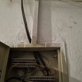 Türk Telekom Değersiz Hissettiren Kablo Çirkinliği