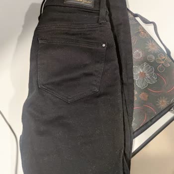 Mavi'nin Jeanı Kumaş Pantolon Gibi Aşırı Tüyleniyor