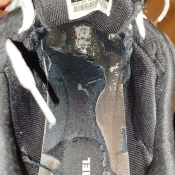 Hummel Ayakkabı İç Tabanı Ve Topuk İçi Yırtılma