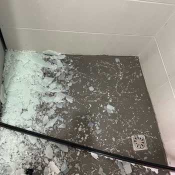 Koçtaş' Dan Aldığım Duşakabin Patladı, Yardımcı Olmuyorlar, Mağdurum
